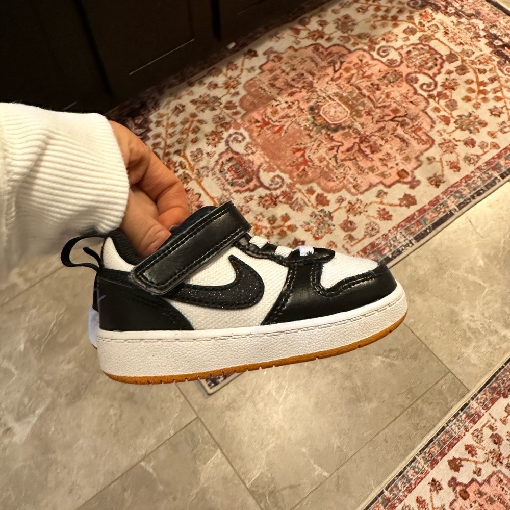 Kids Nike panda dunks 5c